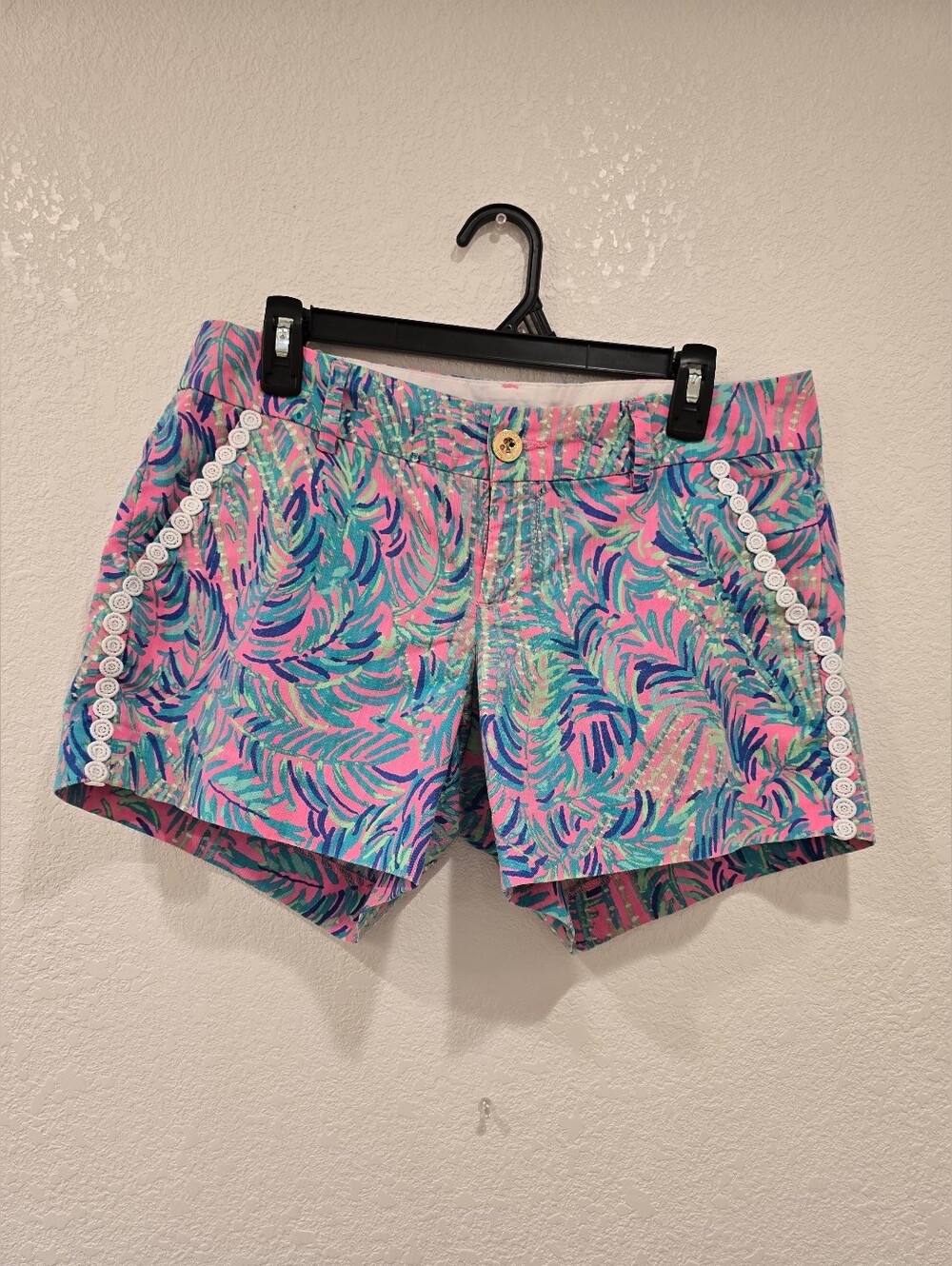 Lilly Pulitzer Callahan shorts in the vibrant Pink Sunset Coco Breeze 6